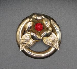 Vintage Textured Gold Tone Red Rhinestone Flower Circle Brooch/Pin